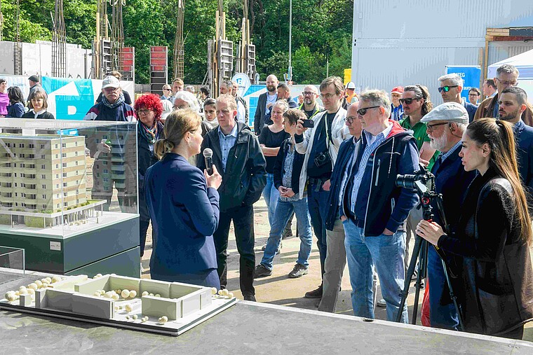 Vortrag bei der Grundsteinlegung, anhand des Neubaumodells